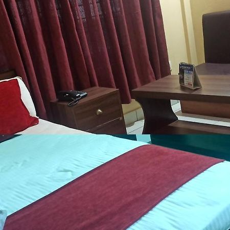 Hotel Royal Chautari, Butwāl Екстериор снимка